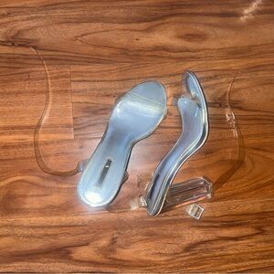 Simple clear lucite and silver cape Robbin chunky block heels